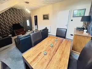 Top floor lounge- click for photo gallery